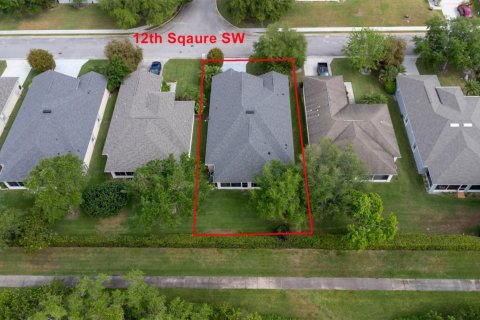 House in Vero Beach, Florida 3 bedrooms, 174.1 sq.m. № 1091965 - photo 1