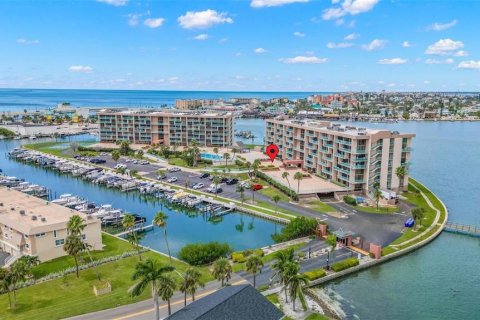 Condo à Treasure Island, Floride, 2 chambres  № 2139098