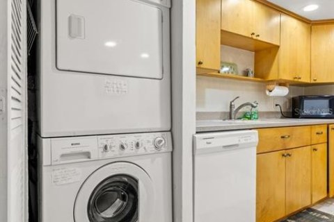 Купить кондоминиум в Трежер-Айленд, Флорида 3 комнаты, 109.16м2, № 2139098 - фото 9