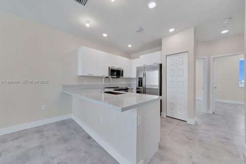 Купить кондоминиум в Дорал, Флорида 3 спальни, 102.38м2, № 2058420 - фото 10