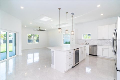 House in Rotonda, Florida 4 bedrooms, 178.65 sq.m. № 1757664 - photo 17