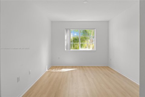 Condo in Miami, Florida, 3 bedrooms № 1975053 - photo 12