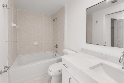 Condo in Miami, Florida, 3 bedrooms № 1975053 - photo 13