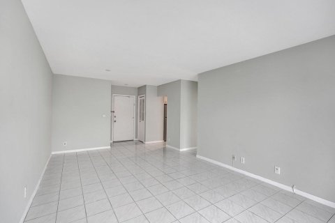 Купить кондоминиум в Форт-Лодердейл, Флорида 1 комната, 60.11м2, № 2268044 - фото 10