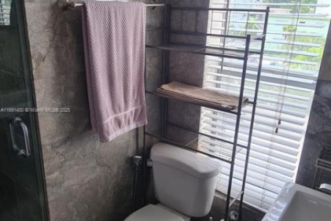 Condo in Miami Beach, Florida, 2 bedrooms  № 1943078 - photo 7