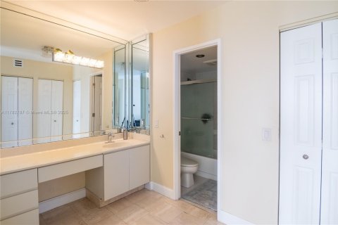 Condo in Aventura, Florida, 3 bedrooms  № 1868798 - photo 24