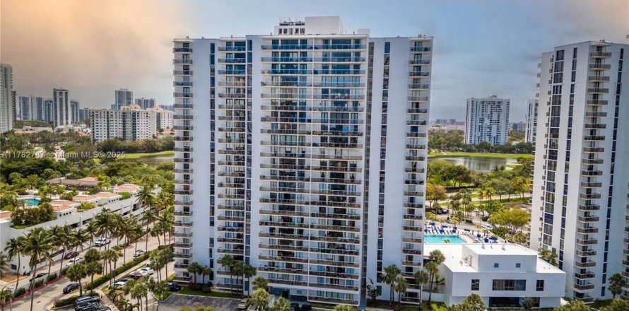 Condominio en Aventura, Florida, 3 dormitorios № 1868798