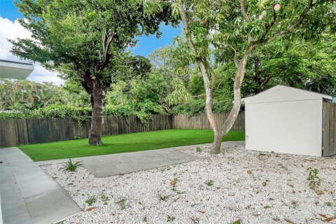 Casa en venta en Miami, Florida, 6 dormitorios, 246.75 m2 № 1958599 - foto 9