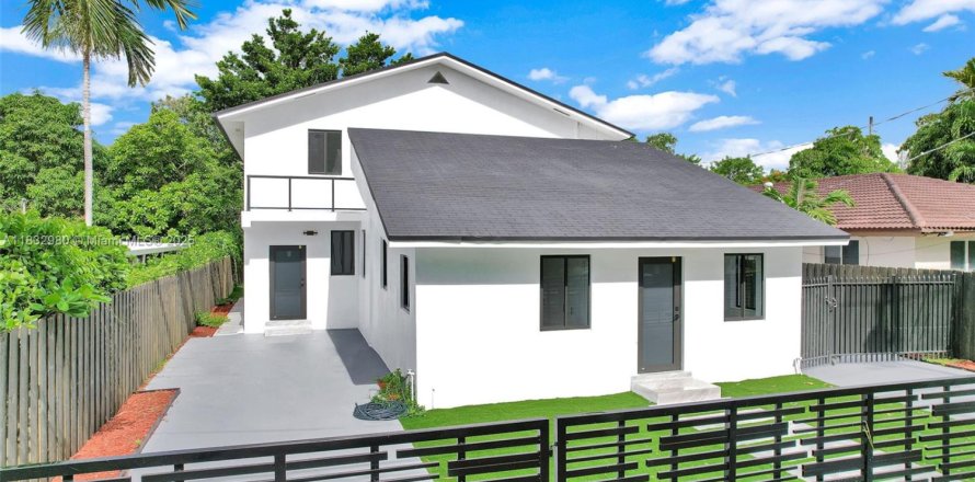 Casa en Miami, Florida 6 dormitorios, 246.75 m2 № 1958599