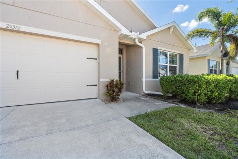 House in Punta Gorda, Florida 4 bedrooms, 168.34 sq.m. № 1725495 - photo 3