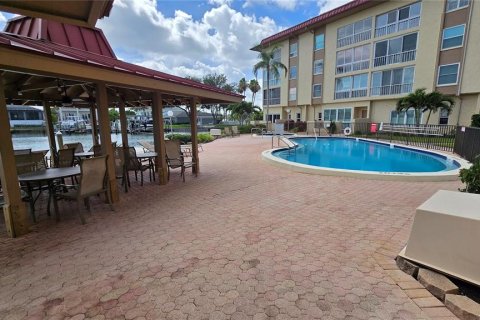 Condominio en venta en Clearwater, Florida, 2 dormitorios, 83.61 m2 № 2227978 - foto 27