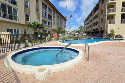 Condominio en venta en Clearwater, Florida, 2 dormitorios, 83.61 m2 № 2227978 - foto 29