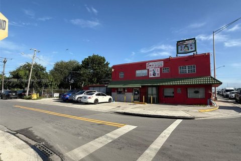 Immobilier commercial à vendre à Miami, Floride № 1981735 - photo 3