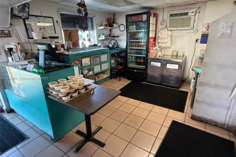 Immobilier commercial à vendre à Miami, Floride № 1981735 - photo 4