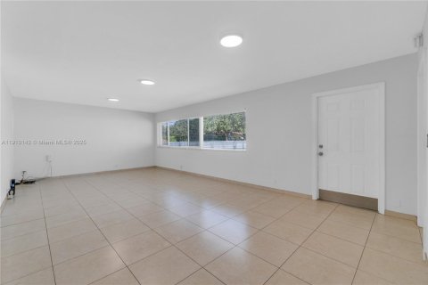 Casa en venta en Miami Springs, Florida, 4 dormitorios, 193.24 m2 № 1966395 - foto 28