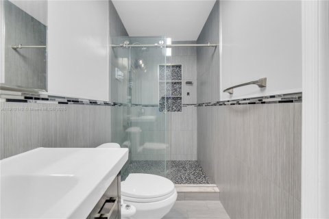 Casa en venta en Miami Springs, Florida, 4 dormitorios, 193.24 m2 № 1966395 - foto 10