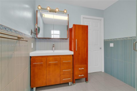 Casa en venta en Miami Springs, Florida, 4 dormitorios, 193.24 m2 № 1966395 - foto 18