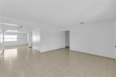 Casa en venta en Miami Springs, Florida, 4 dormitorios, 193.24 m2 № 1966395 - foto 22