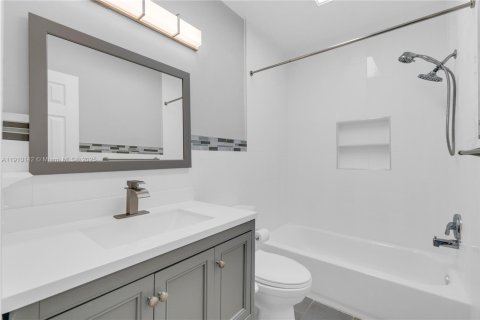 Casa en venta en Miami Springs, Florida, 4 dormitorios, 193.24 m2 № 1966395 - foto 19