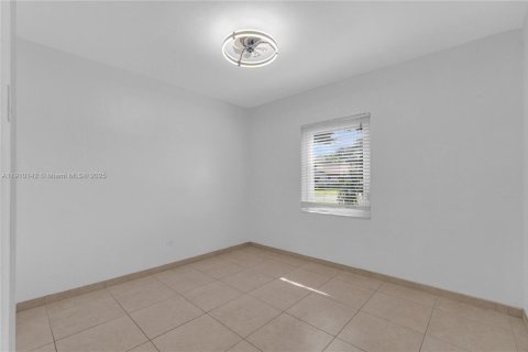 Casa en venta en Miami Springs, Florida, 4 dormitorios, 193.24 m2 № 1966395 - foto 15