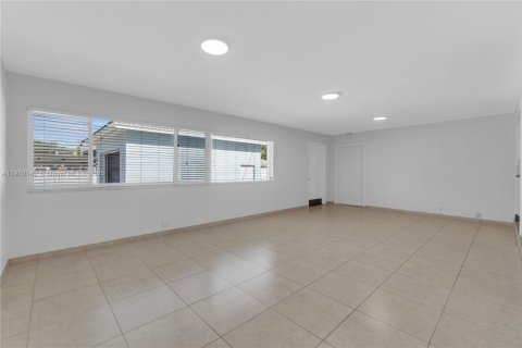 Casa en venta en Miami Springs, Florida, 4 dormitorios, 193.24 m2 № 1966395 - foto 26