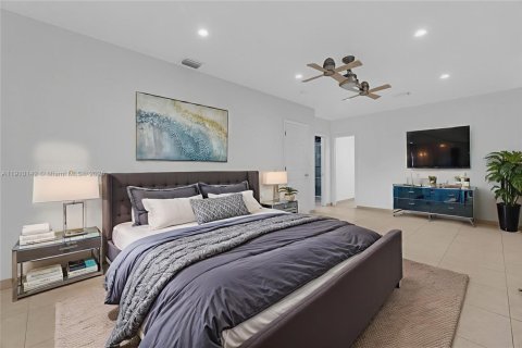 Casa en venta en Miami Springs, Florida, 4 dormitorios, 193.24 m2 № 1966395 - foto 5