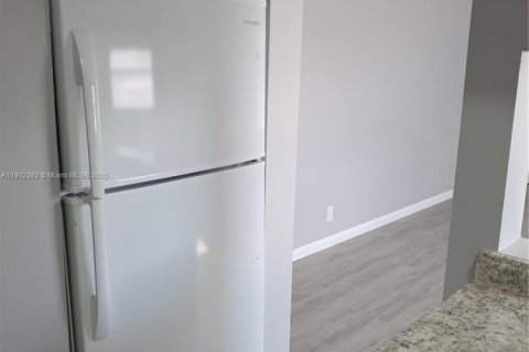 Condo in Miami, Florida, 1 bedroom  № 1953836 - photo 6