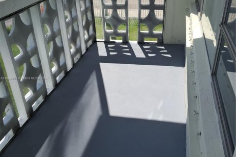 Condo in Miami, Florida, 1 bedroom  № 1953836 - photo 10