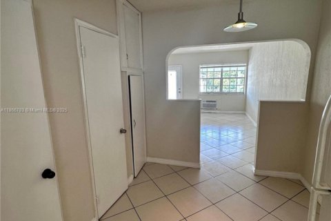 Купить кондоминиум в Майами-Бич, Флорида 35.58м2, № 1897387 - фото 14