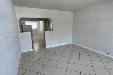 Купить кондоминиум в Майами-Бич, Флорида 35.58м2, № 1897387 - фото 11