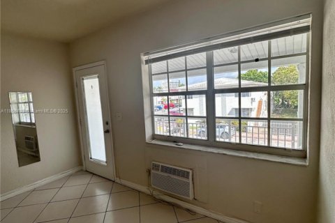 Купить кондоминиум в Майами-Бич, Флорида 35.58м2, № 1897387 - фото 10