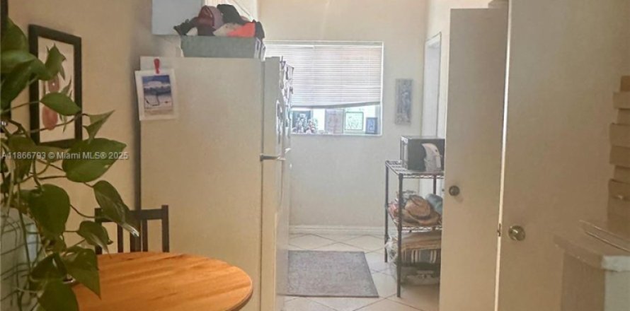 Студия в кондо в Майами-Бич, Флорида № 1897387