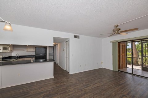 Condo in Port Charlotte, Florida, 2 bedrooms № 2166249 - photo 11
