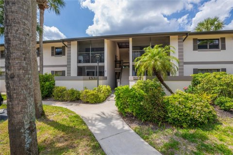 Condo in Port Charlotte, Florida, 2 bedrooms № 2166249 - photo 2