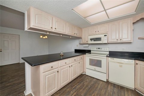 Condo in Port Charlotte, Florida, 2 bedrooms № 2166249 - photo 20