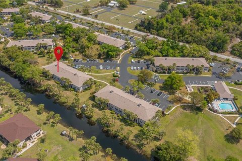 Condo in Port Charlotte, Florida, 2 bedrooms № 2166249 - photo 6