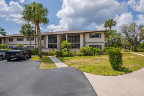 Condo in Port Charlotte, Florida, 2 bedrooms № 2166249 - photo 3