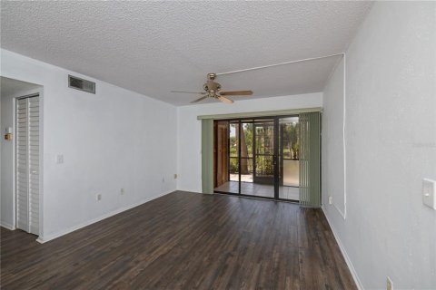 Condo in Port Charlotte, Florida, 2 bedrooms № 2166249 - photo 13
