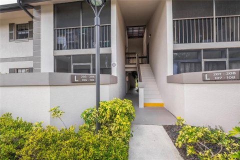 Condo in Port Charlotte, Florida, 2 bedrooms № 2166249 - photo 8
