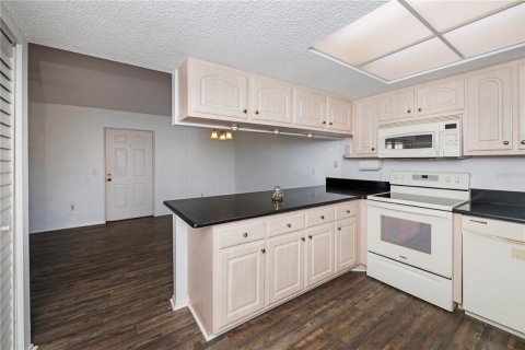 Condo in Port Charlotte, Florida, 2 bedrooms № 2166249 - photo 21