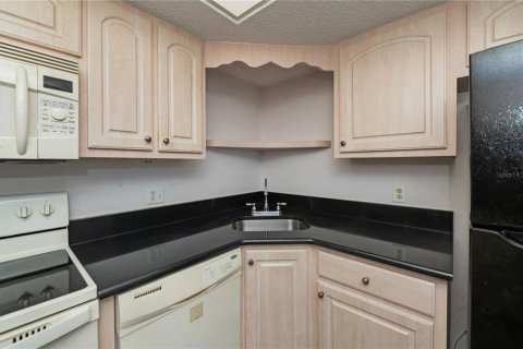 Condo in Port Charlotte, Florida, 2 bedrooms № 2166249 - photo 19