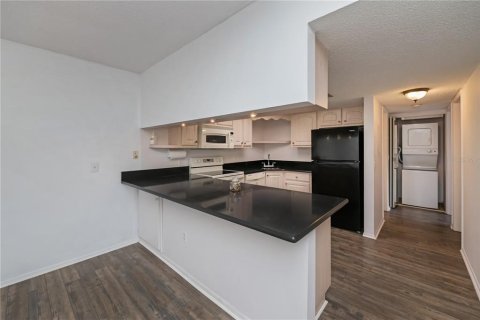 Condo in Port Charlotte, Florida, 2 bedrooms № 2166249 - photo 17