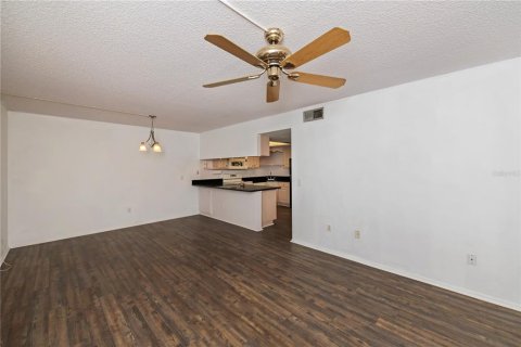 Condo in Port Charlotte, Florida, 2 bedrooms № 2166249 - photo 12