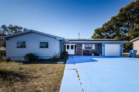 House in Spring Hill, Florida 3 bedrooms, 117.8 sq.m. № 1540892 - photo 1