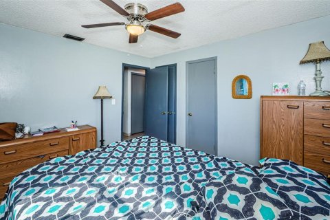 House in Spring Hill, Florida 3 bedrooms, 117.8 sq.m. № 1540892 - photo 22