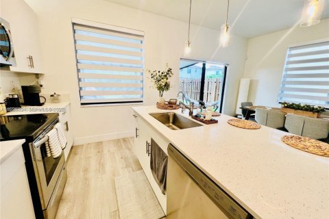 Townhouse in Homestead, Florida 3 bedrooms, 140.65 sq.m. № 1987100 - photo 17