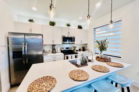 Townhouse in Homestead, Florida 3 bedrooms, 140.65 sq.m. № 1987100 - photo 15