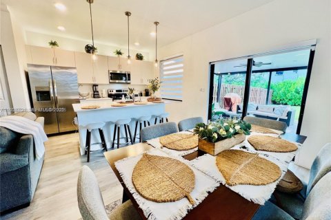 Townhouse in Homestead, Florida 3 bedrooms, 140.65 sq.m. № 1987100 - photo 14