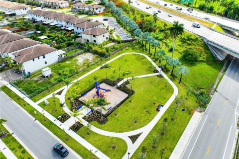 Townhouse in Homestead, Florida 3 bedrooms, 140.65 sq.m. № 1987100 - photo 5