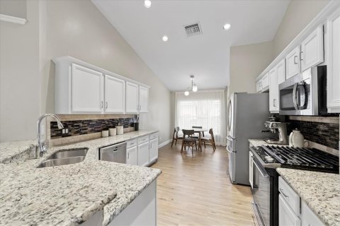 Casa en alquiler en Riverview, Florida, 3 dormitorios, 164.34 m2 № 1908785 - foto 4